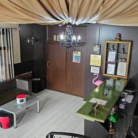 Flamingo Hotel Питещ Екстериор снимка