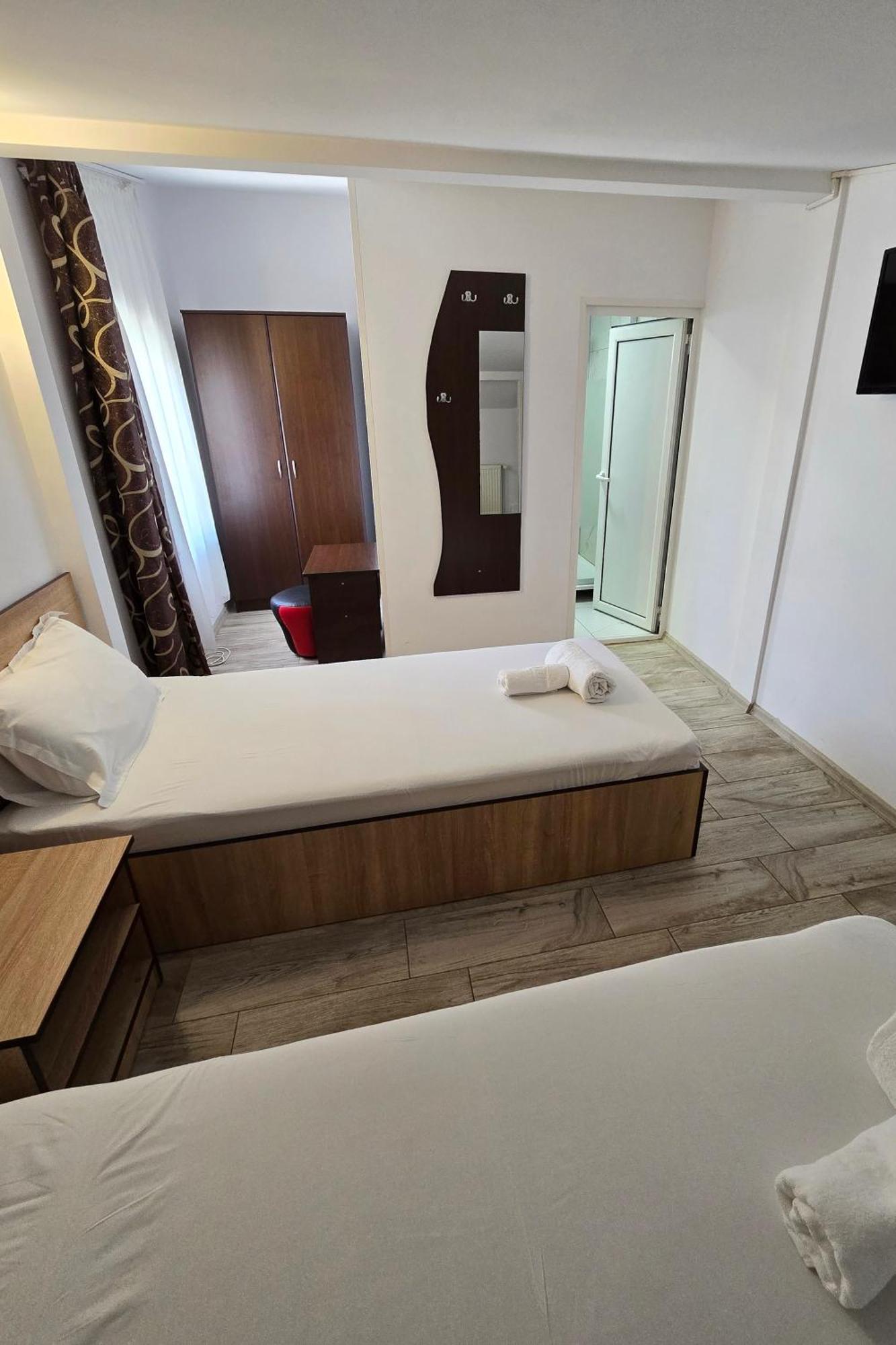 Flamingo Hotel Питещ Екстериор снимка