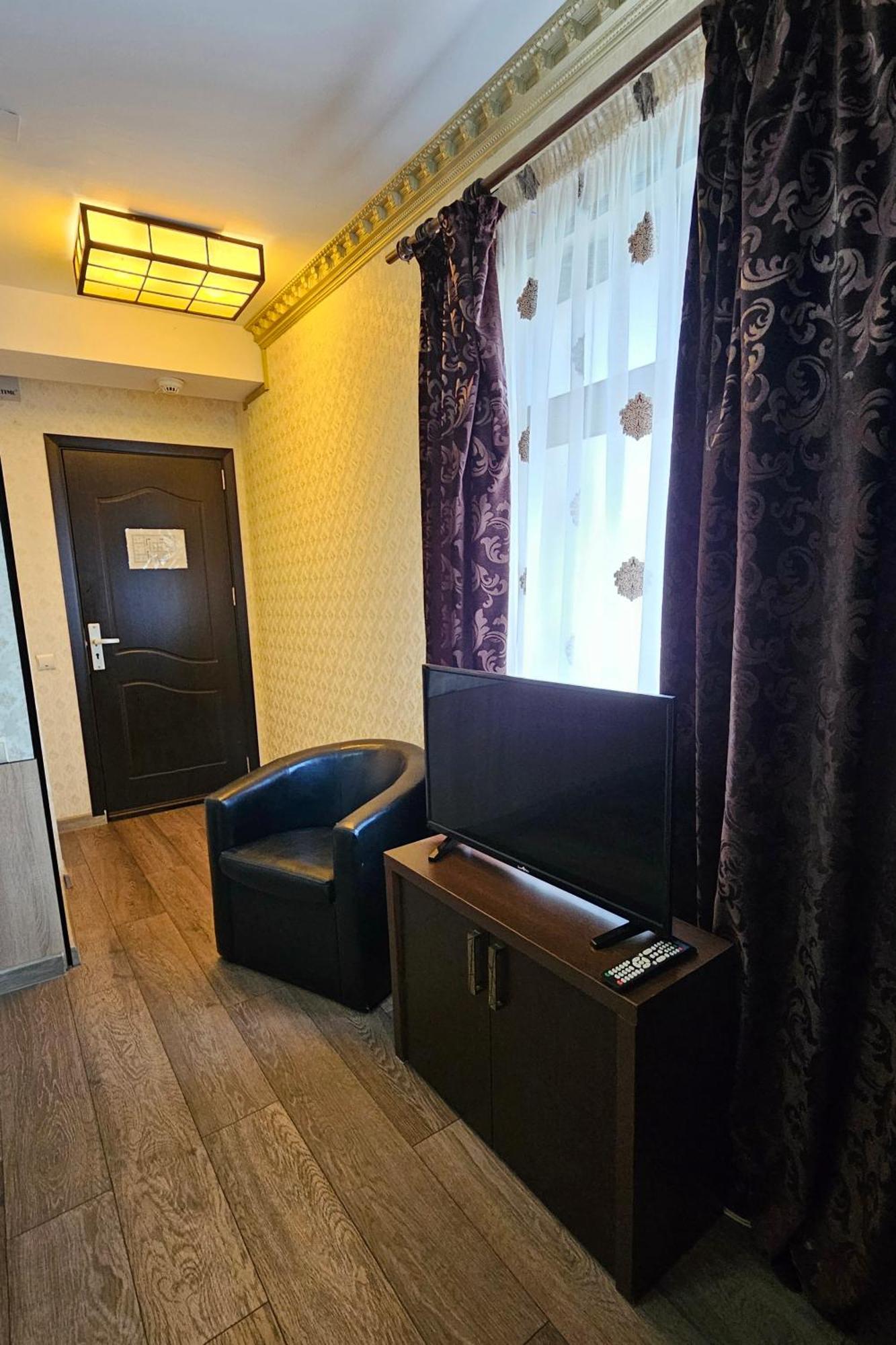 Flamingo Hotel Питещ Екстериор снимка